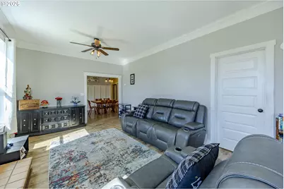 545 S 8th St, Cottage Grove, OR 97424 - Photo 7