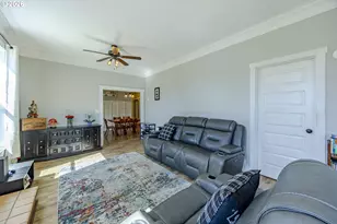 545 S 8th St, Cottage Grove, OR 97424 - Photo 7