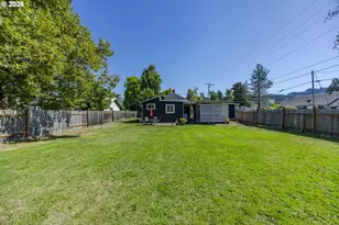 545 S 8th St, Cottage Grove, OR 97424 - Photo 37