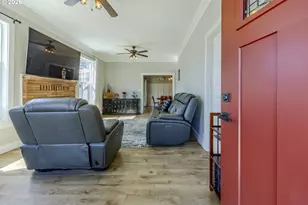 545 S 8th St, Cottage Grove, OR 97424 - Photo 5