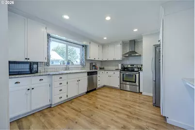 545 S 8th St, Cottage Grove, OR 97424 - Photo 15