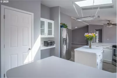 1145 SW Cypress St #12, McMinnville, OR 97128 - Photo 7