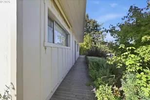 2296 Pierce St, Eugene, OR 97405 - Photo 17