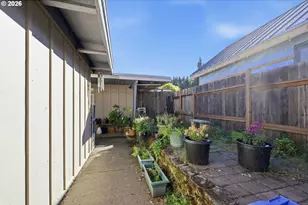 2296 Pierce St, Eugene, OR 97405 - Photo 25