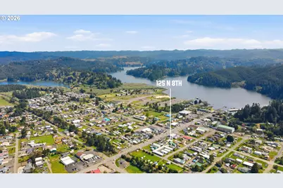 125 N 8th St, Lakeside, OR 97449 - Photo 9