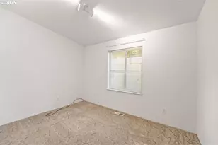 3700 Bellinger Ln, Medford, OR 97501 - Photo 7