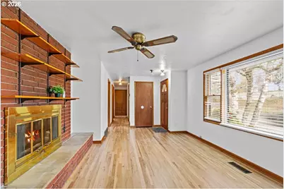 4081 Hawthorne Ave NE, Salem, OR 97301 - Photo 17