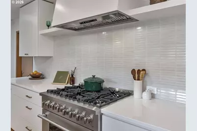 5525 SW Cherry Ave, Beaverton, OR 97005 - Photo 9