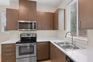 138 NE 109th Ave, Portland, OR 97220 - Photo 11