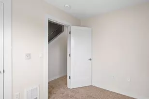 138 NE 109th Ave, Portland, OR 97220 - Photo 25