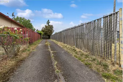 2523 SE 138th Ave, Portland, OR 97236 - Photo 25