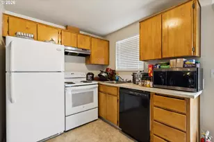 2523 SE 138th Ave, Portland, OR 97236 - Photo 9