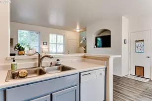 5304 Wales Dr, Eugene, OR 97402 - Photo 9