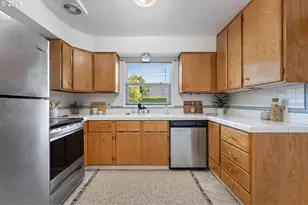 6134 NE Multnomah St, Portland, OR 97213 - Photo 11