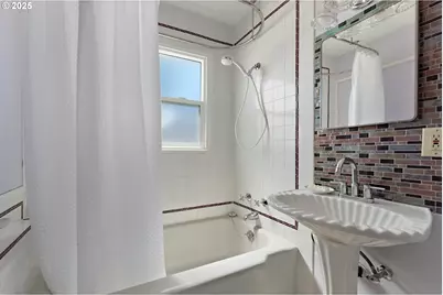 6134 NE Multnomah St, Portland, OR 97213 - Photo 13