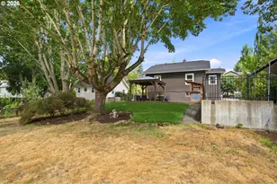 2406 SW Troy St, Portland, OR 97219 - Photo 37