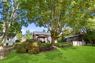 2406 SW Troy St, Portland, OR 97219 - Photo 39