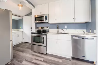 3310 NW Jetty Ave #2, Lincoln City, OR 97367 - Photo 9