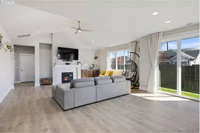 4522 SE 63rd Ave, Hillsboro, OR 97123 - Photo 5