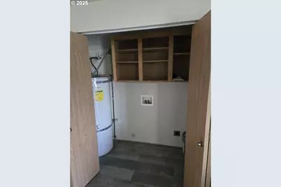 600 SE Carrol St, Winston, OR 97496 - Photo 9