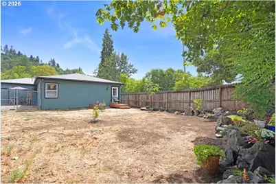 1402 SE Court Ave, Roseburg, OR 97470 - Photo 23