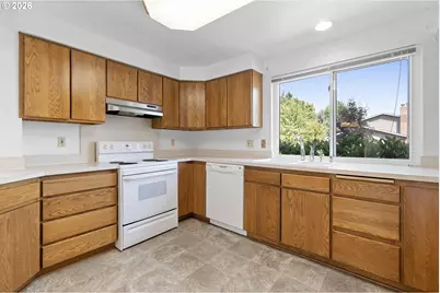 17920 NW Tillamook Dr, Portland, OR 97210 - Photo 13
