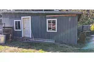 715 9th St SE, Bandon, OR 97411 - Photo 3