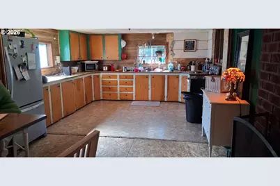 715 9th St SE, Bandon, OR 97411 - Photo 5
