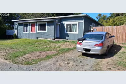 715 9th St SE, Bandon, OR 97411 - Photo 1