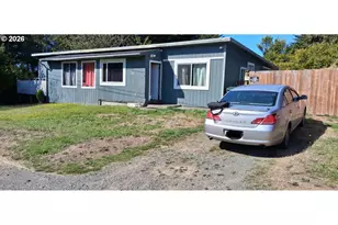 715 9th St SE, Bandon, OR 97411 - Photo 1