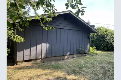 1680 W Quinalt St, Springfield, OR 97477 - Photo 3