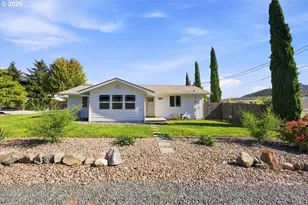 221 Briggs Dr, Myrtle Creek, OR 97457 - Photo 1
