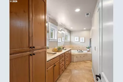 4556 SW Taylors Ferry Rd, Portland, OR 97219 - Photo 21