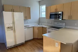 9143 SE Pine St, Portland, OR 97216 - Photo 5