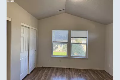 9143 SE Pine St, Portland, OR 97216 - Photo 17