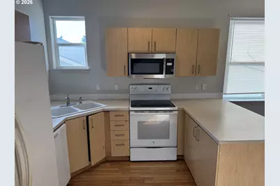 9143 SE Pine St, Portland, OR 97216 - Photo 7