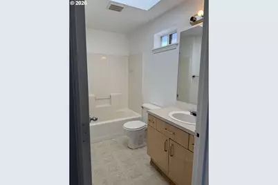 9143 SE Pine St, Portland, OR 97216 - Photo 19