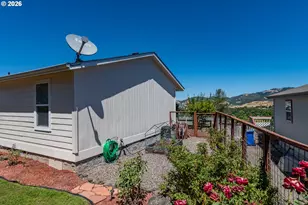 104 Angelcrest Ct, Roseburg, OR 97471 - Photo 37