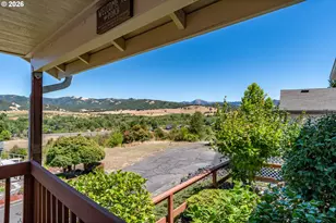 104 Angelcrest Ct, Roseburg, OR 97471 - Photo 23