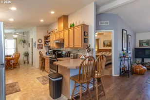 104 Angelcrest Ct, Roseburg, OR 97471 - Photo 5