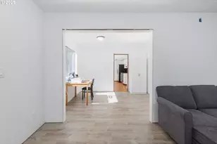 24358 Queen Anne Dr, Philomath, OR 97370 - Photo 9