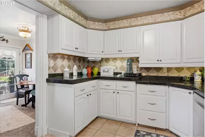 2408 N Greeley Dr, Kelso, WA 98626 - Photo 7