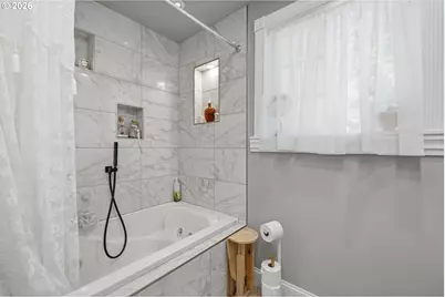 2408 N Greeley Dr, Kelso, WA 98626 - Photo 15