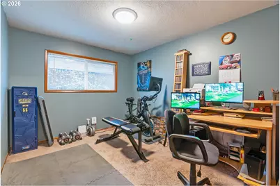 909 NE 177th Ave, Gresham, OR 97230 - Photo 23