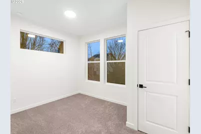 8350 N Bank St, Portland, OR 97203 - Photo 9