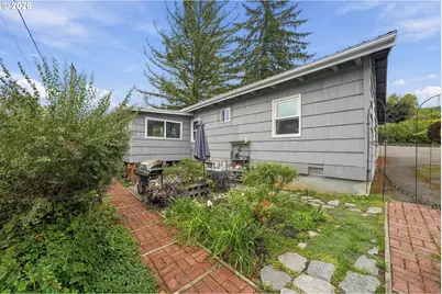 729 NE Locust St, Oakland, OR 97462 - Photo 25