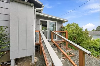 729 NE Locust St, Oakland, OR 97462 - Photo 23