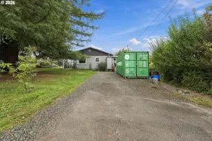 729 NE Locust St, Oakland, OR 97462 - Photo 33