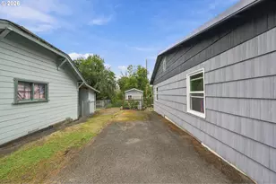 729 NE Locust St, Oakland, OR 97462 - Photo 29