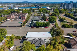 16 SW Porter St SW, Portland, OR 97201 - Photo 13